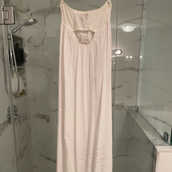 💕 • BEBE White Loose Fit Maxi Dress - Picture 2 of 3